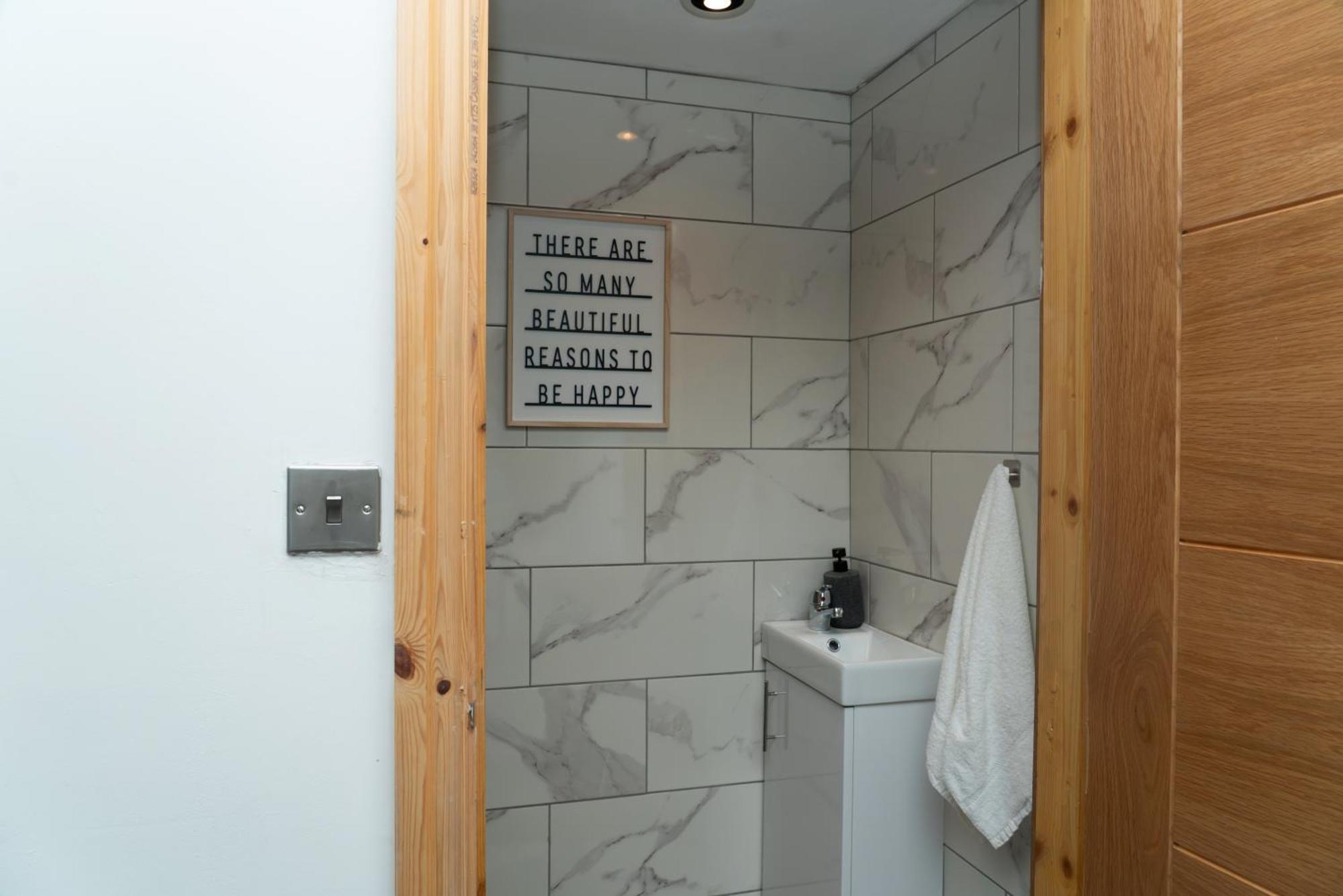 Double Bedroom Near Etihad And Coop Live With Free Parking, Shared Kitchen & Bathroom - Including Free 1-Hour Early Check-In Or Late Check-Out For Bookings Until July Манчестер Екстер'єр фото