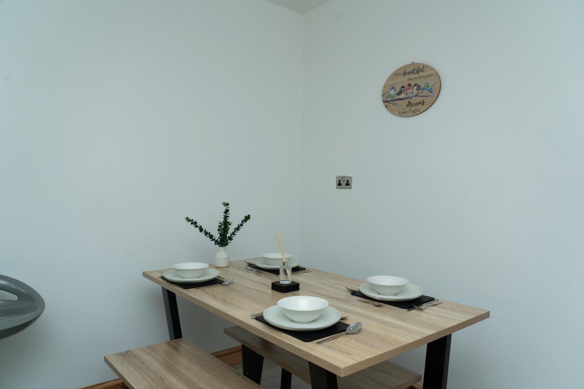 Double Bedroom Near Etihad And Coop Live With Free Parking, Shared Kitchen & Bathroom - Including Free 1-Hour Early Check-In Or Late Check-Out For Bookings Until July Манчестер Екстер'єр фото