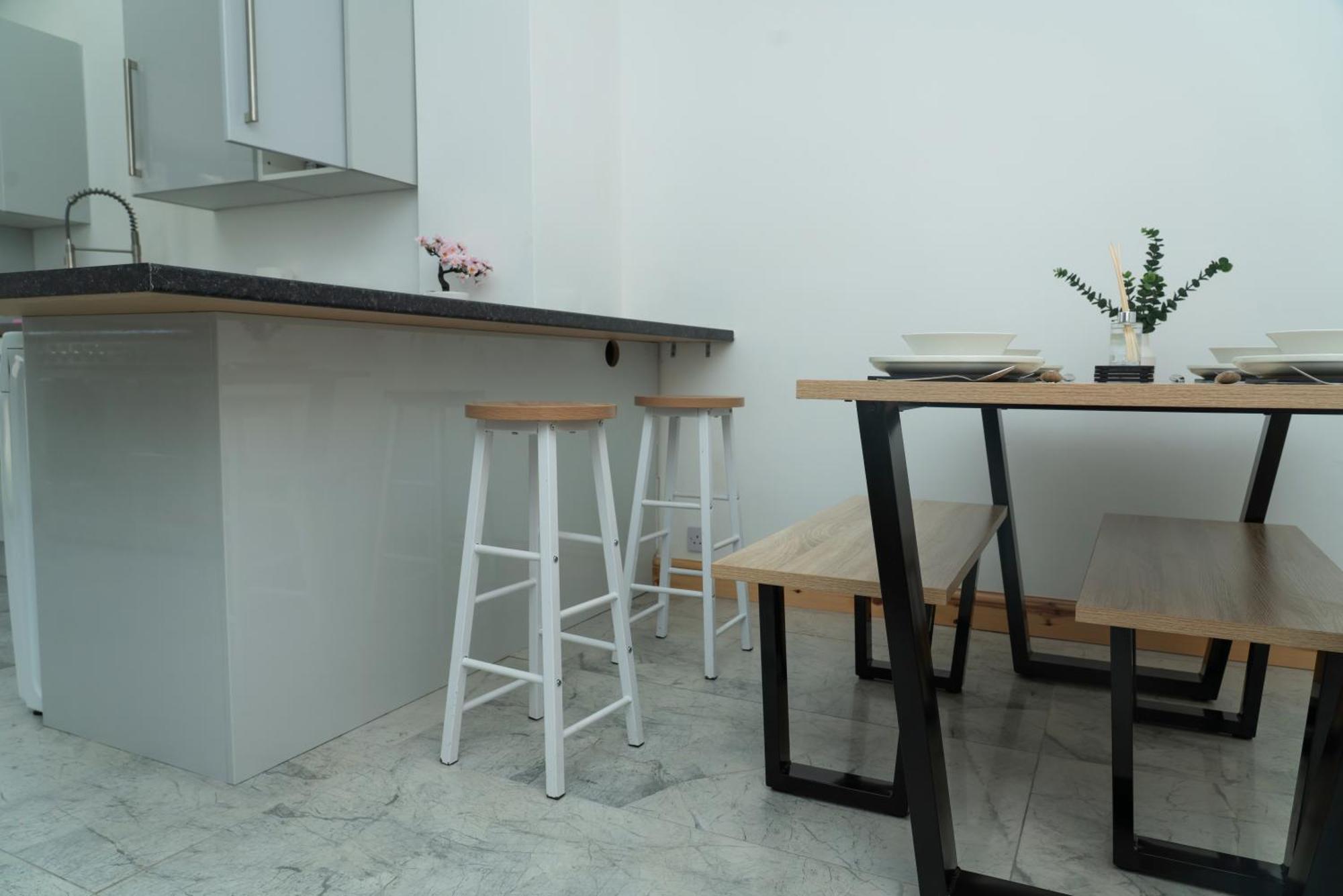 Double Bedroom Near Etihad And Coop Live With Free Parking, Shared Kitchen & Bathroom - Including Free 1-Hour Early Check-In Or Late Check-Out For Bookings Until July Манчестер Екстер'єр фото
