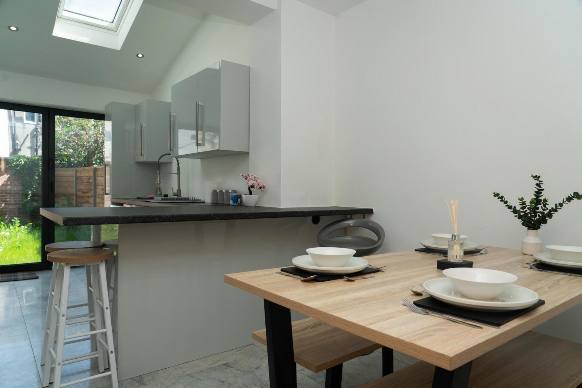 Double Bedroom Near Etihad And Coop Live With Free Parking, Shared Kitchen & Bathroom - Including Free 1-Hour Early Check-In Or Late Check-Out For Bookings Until July Манчестер Екстер'єр фото